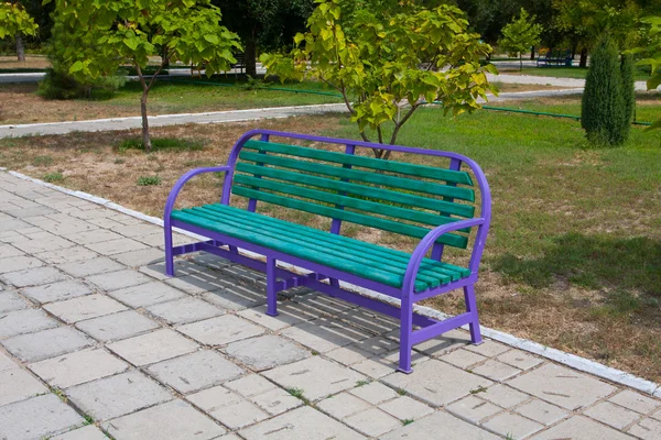 Panchina in parco — Foto Stock