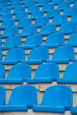 Mavi boş stadyum koltukları