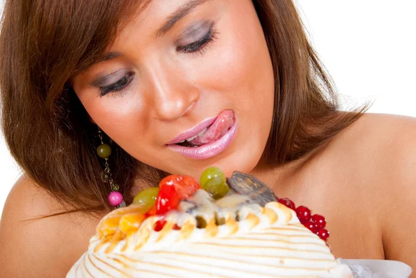 女の子がケーキを食べる — ストック写真