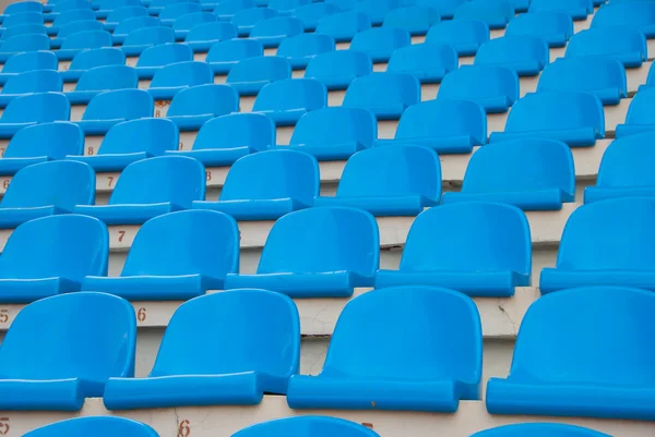 Asientos de estadio vacíos azules — Foto de Stock
