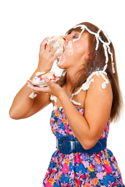 Elleri ile pasta yiyen kız — Stok fotoğraf