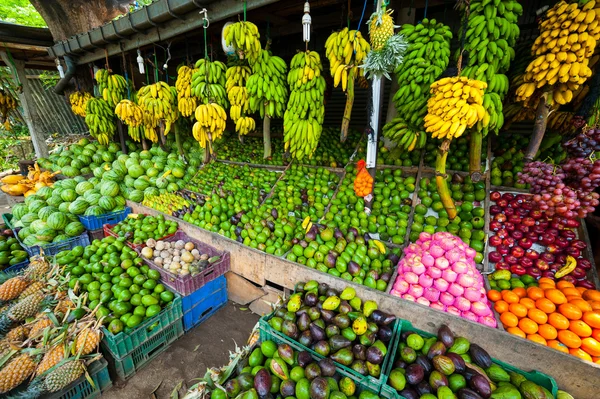 Many tropical fruits in outdoor market — Stock Photo, Image
