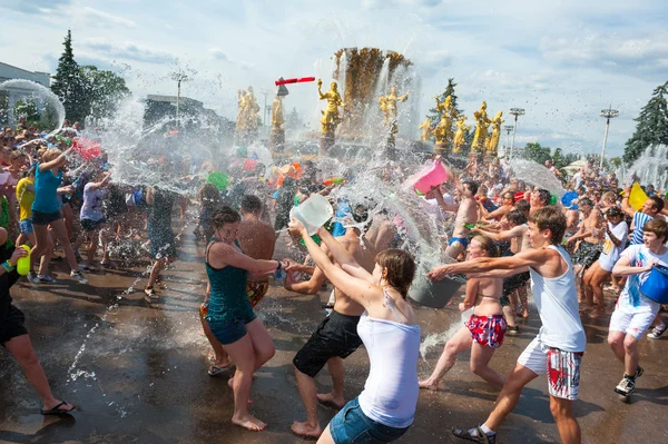 Vodní bitva flash mob — Stock fotografie
