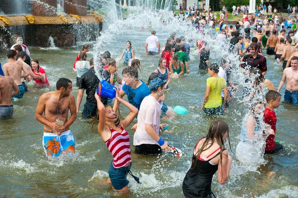 Wasserschlacht-Flashmob — Stockfoto