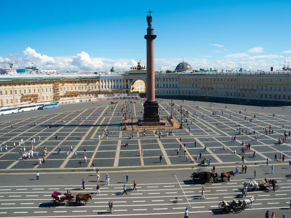 Colonna Alexander sulla Piazza del Palazzo a San Pietroburgo — Foto Stock