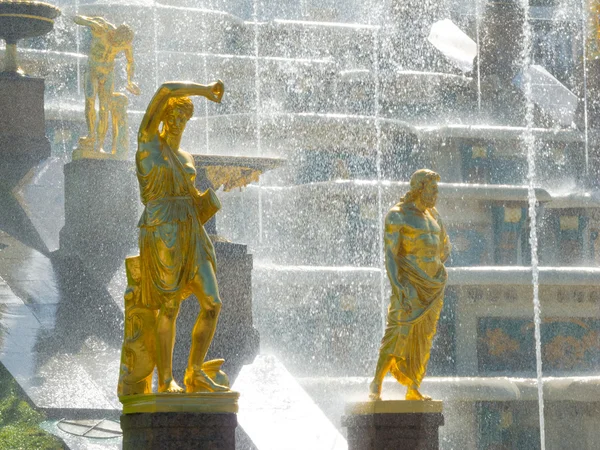 Wielka kaskada fontanny Pałac peterhof — Zdjęcie stockowe