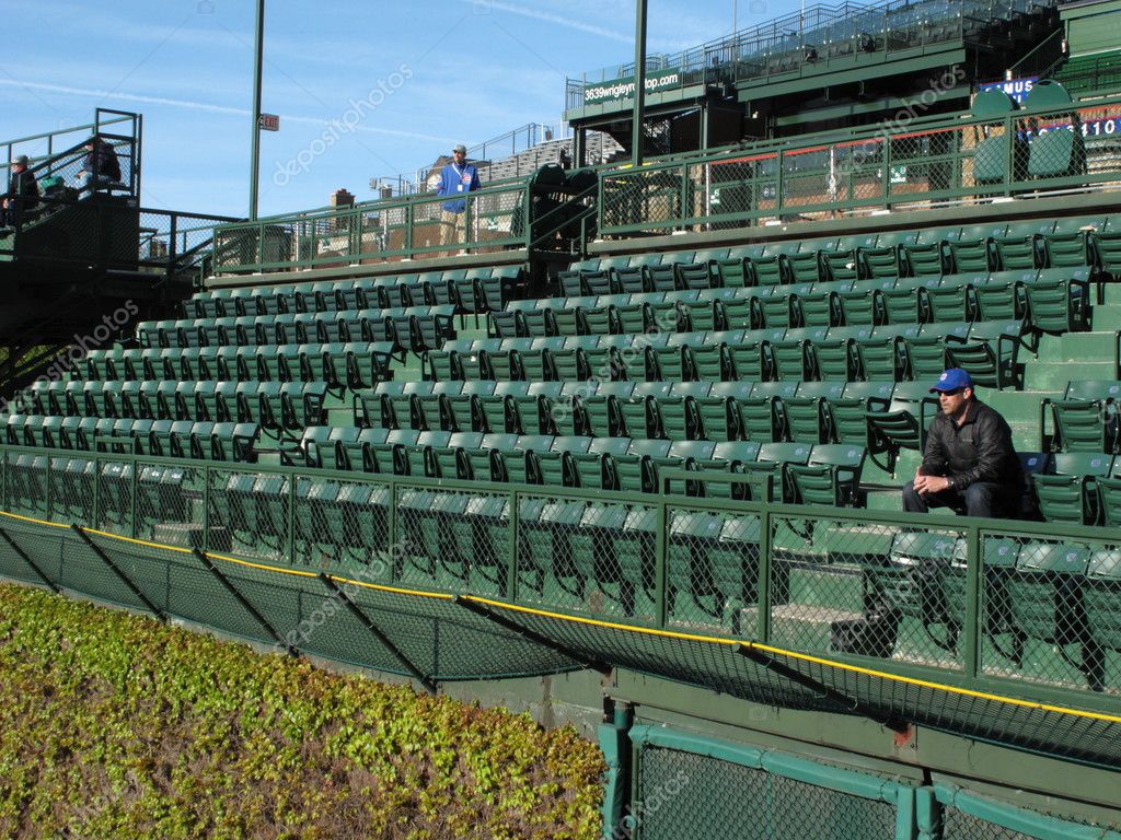 Wrigley Field - Chicago Cubs – Stock Editorial Photo © Ffooter #110506168
