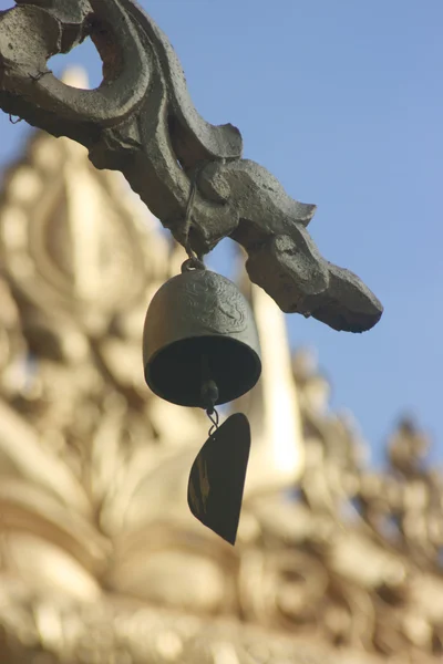 Glocke in einem Tempel gefunden — Stockfoto