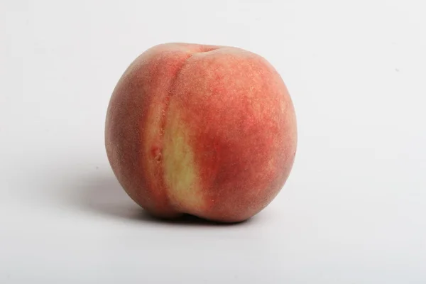 Peach isolerade — Stockfoto