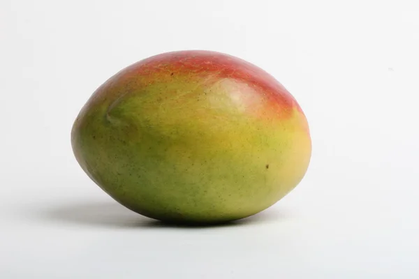 孤立したマンゴー — ストック写真