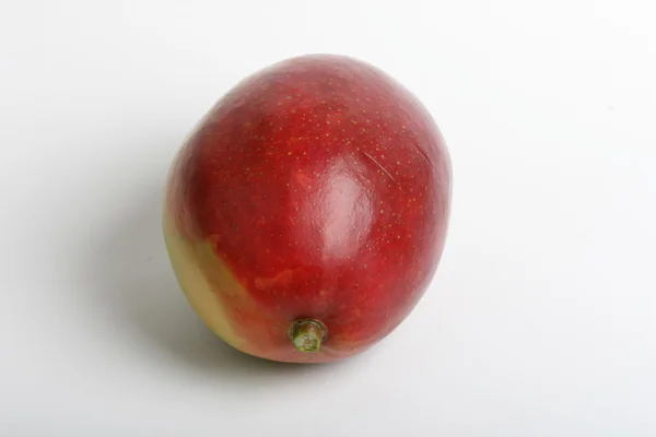 Geïsoleerde mango — Stockfoto