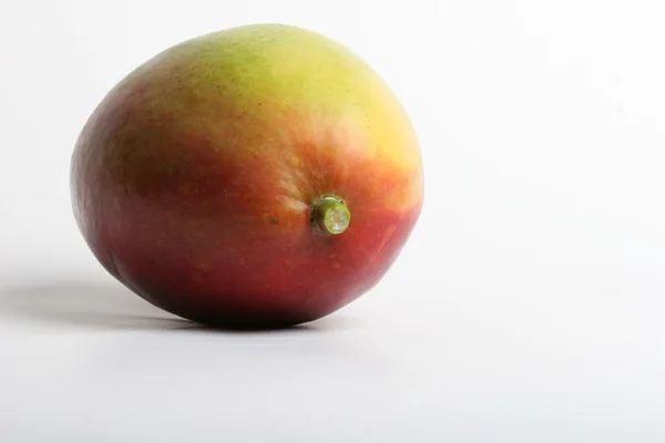 Изолированные манго — стоковое фото