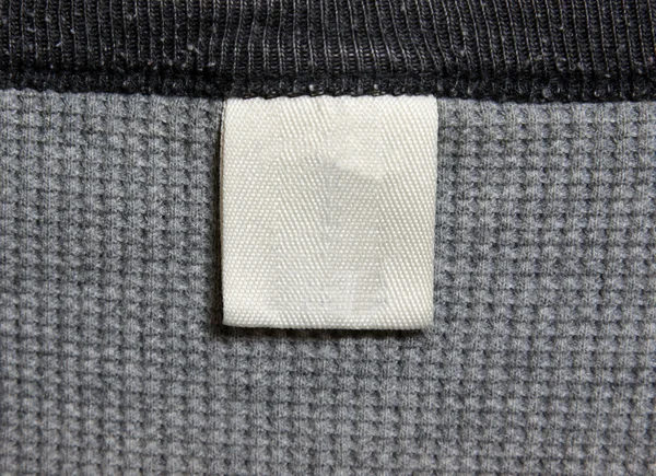 Szara koszula i etykiety — Zdjęcie stockowe