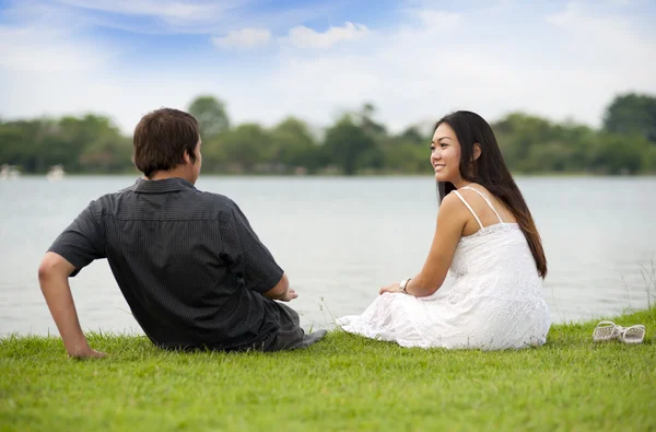 Couple at the lake — Stock Photo, Image