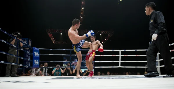 Muay Thai Meisterschaftskampf — Stockfoto