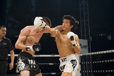 Rus vs Bangkok'deki Kore Taylandlı boksör