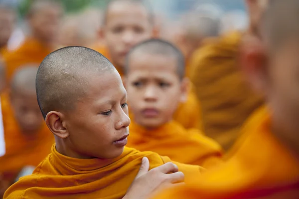 Almosen-Zeremonie in Bangkok — Stockfoto