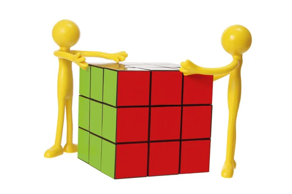 Figure in miniatura e cubo puzzle — Foto Stock
