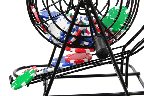 Cage de jeu de bingo avec jetons de poker — Photo