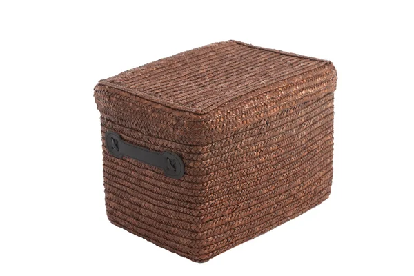 Декоративная коричневая плетеная корзина с крышкой — стоковое фото