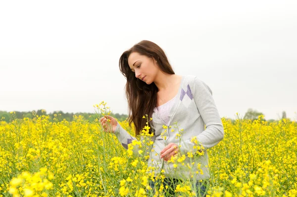 Bella giovane donna — Foto Stock