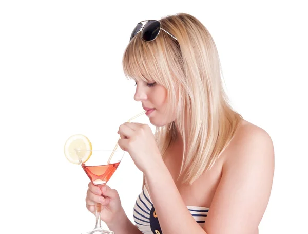 Junge Frau mit Cocktail — Stockfoto