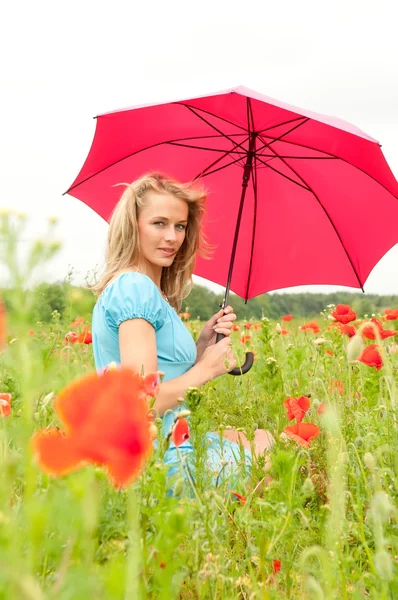 Kvinna med rött paraply — Stockfoto