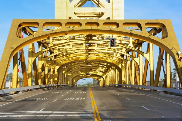 Sacramento Golden Tower Bridge — Stock Photo, Image