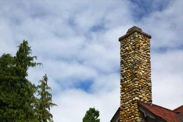Каменный дымоход — стоковое фото