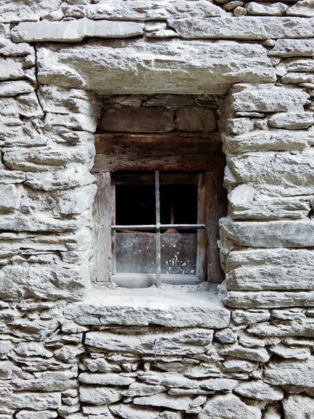 Античний вікно — стокове фото