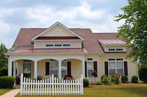 Cottage stijl huis — Stockfoto