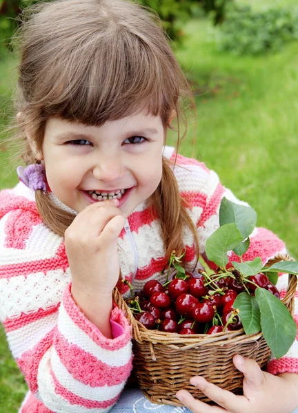 Girl Eating Cherry — Stock Photo, Image