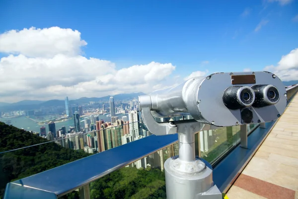 Oogpunt met telescoop in de buurt van hongkong, china — Stockfoto