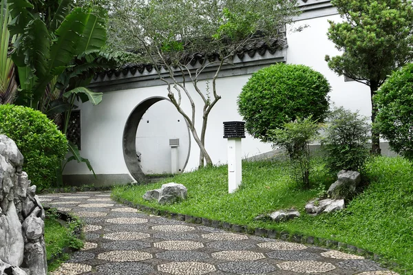 Cercle entrée du jardin chinois à Hong Kong — Photo
