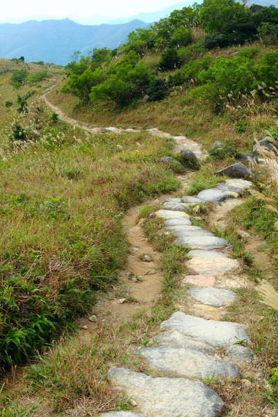Stenen pad in de bergen — Stockfoto
