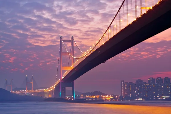 Brücke im Sonnenuntergang, im Blick — Stockfoto