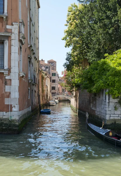 Canal lateral desde el Gran Canal de Venecia —  Fotos de Stock