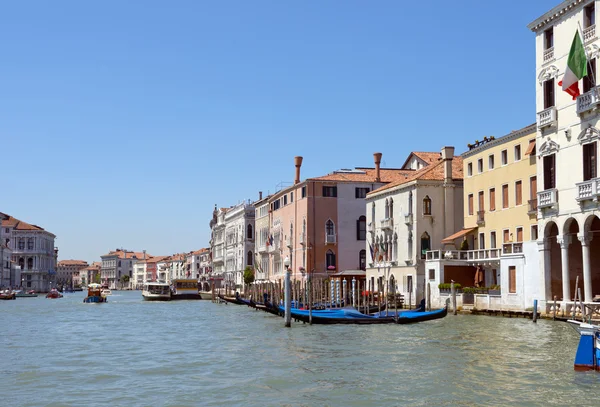 Paesaggio urbano dal Canal Grande a Venezia — Foto Stock