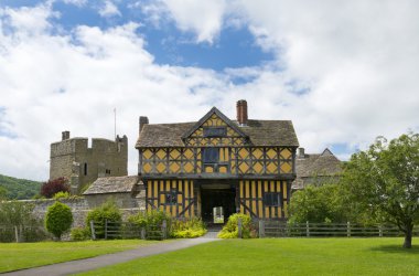 Gatehouse at Stokesay Castle clipart
