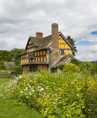 Gatehouse at Stokesay Castle clipart