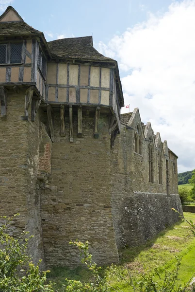 Hall és a várárok, a Stokesay-kastély — Stock Fotó