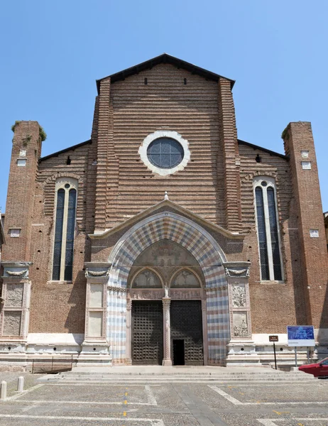 Vchod do kostela santa anastasia — Stock fotografie