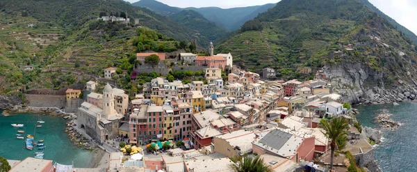 Panoramiczny widok Vernazza — Zdjęcie stockowe