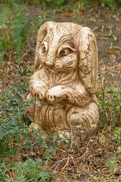 バニー - 庭の彫刻 — ストック写真