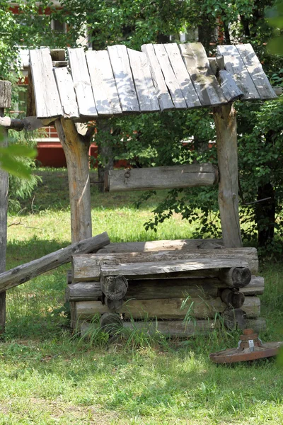 Staré dřevěné studny — Stock fotografie