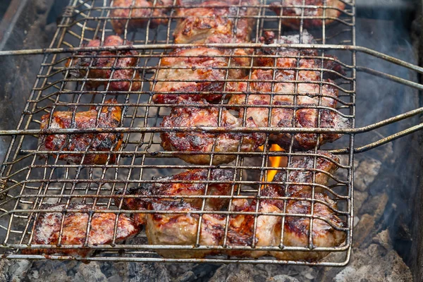 Kött grillad över träkol — Stockfoto