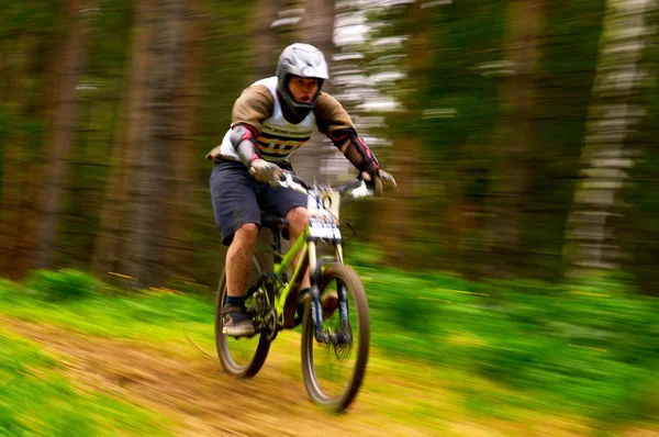 Ακραία ανταγωνισμού ποδήλατο βουνού — Φωτογραφία Αρχείου