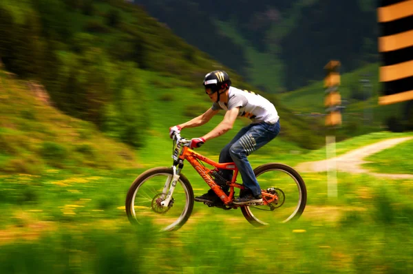 极端山地自行车比赛 — 图库照片