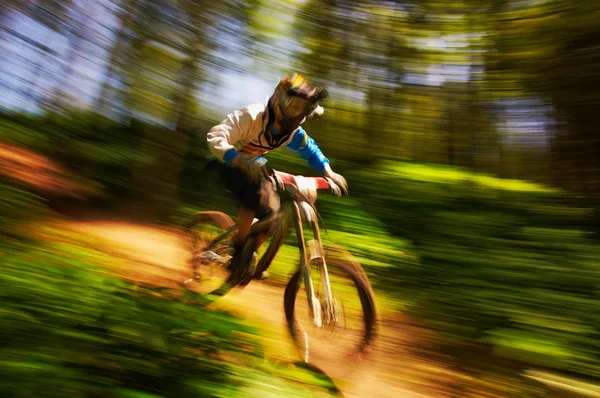 Extrema competencia de bicicleta de montaña — Foto de Stock