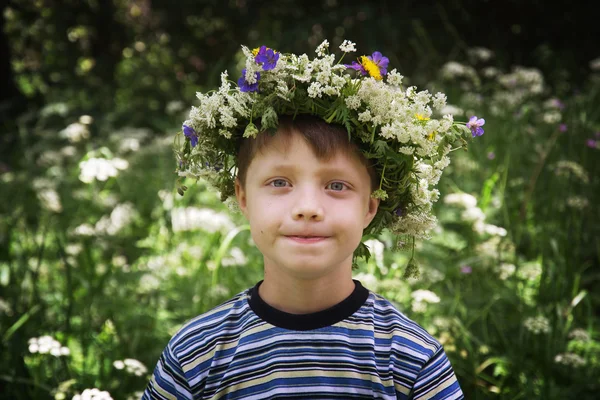 Boy and crown of flowers — Stock Photo, Image
